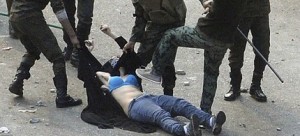 5266-egypt-woman-beaten-protest-121811